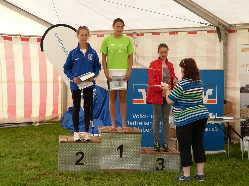 Maria auf dem Podium