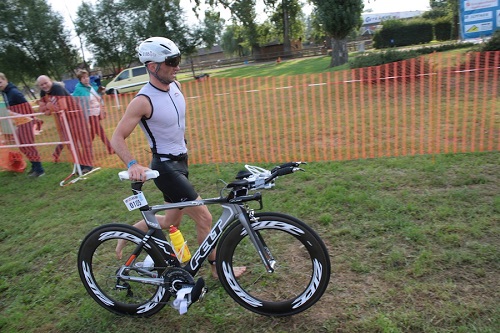 Rajko  geht auf die Radstrecke